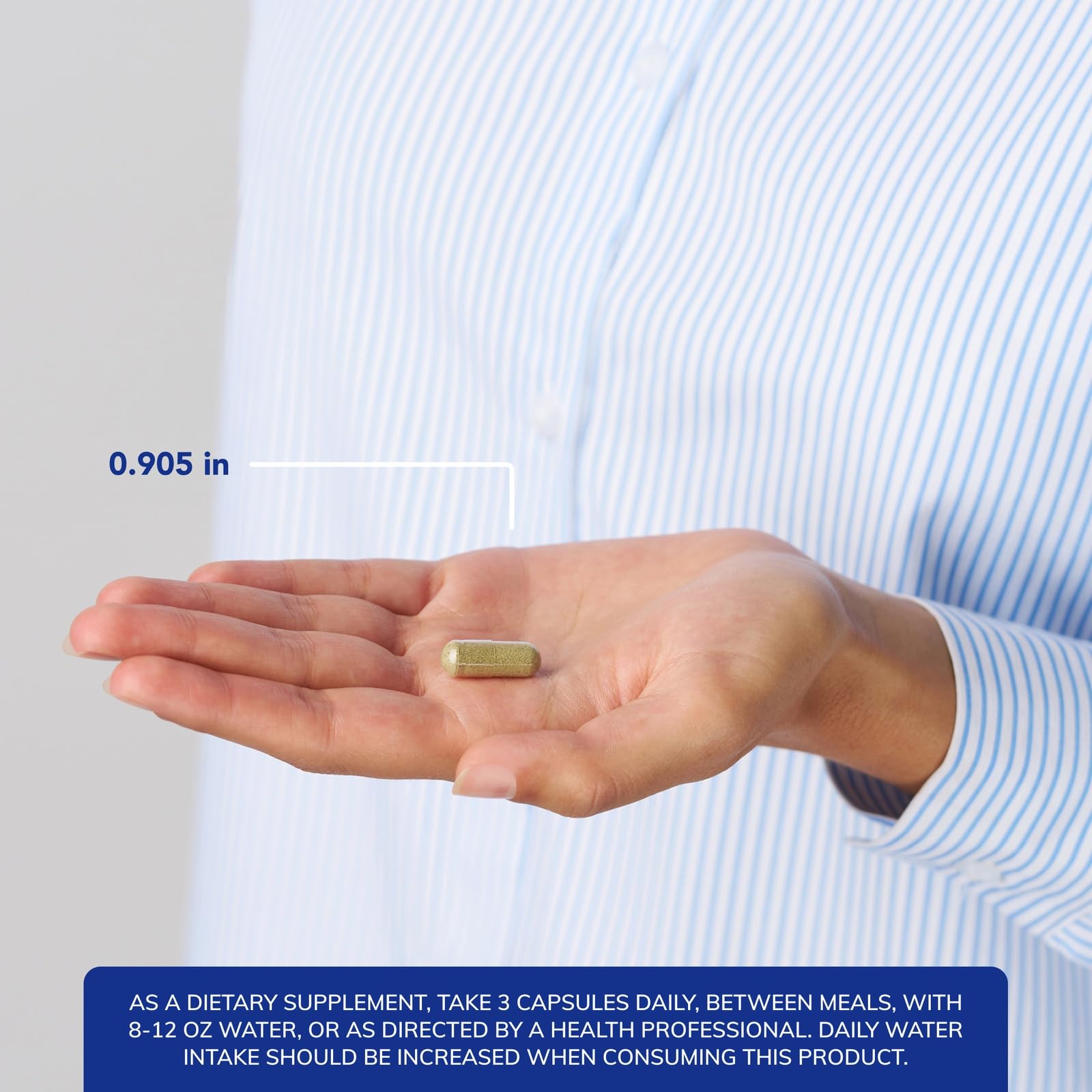 Pure Encapsulations frasco en mano para comparar tamaño y dosificación práctica