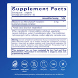 Pure Encapsulations cápsula en mano que muestra tamaño fácil de tragar y conveniencia