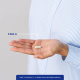 Pure Encapsulations cápsula en mano para comparar tamaño y dosificación