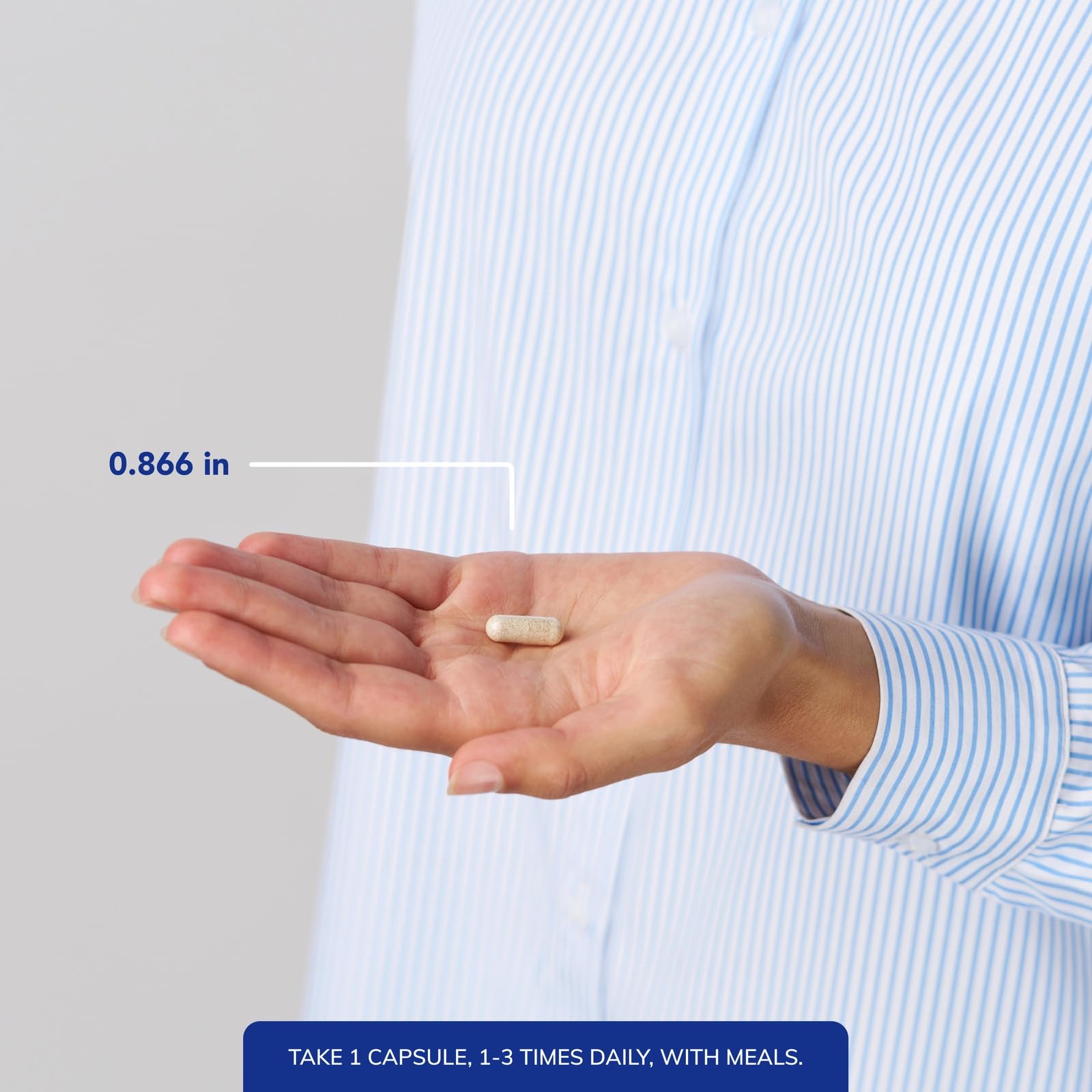 Pure Encapsulations envase en mano para comparar tamaño y conveniencia