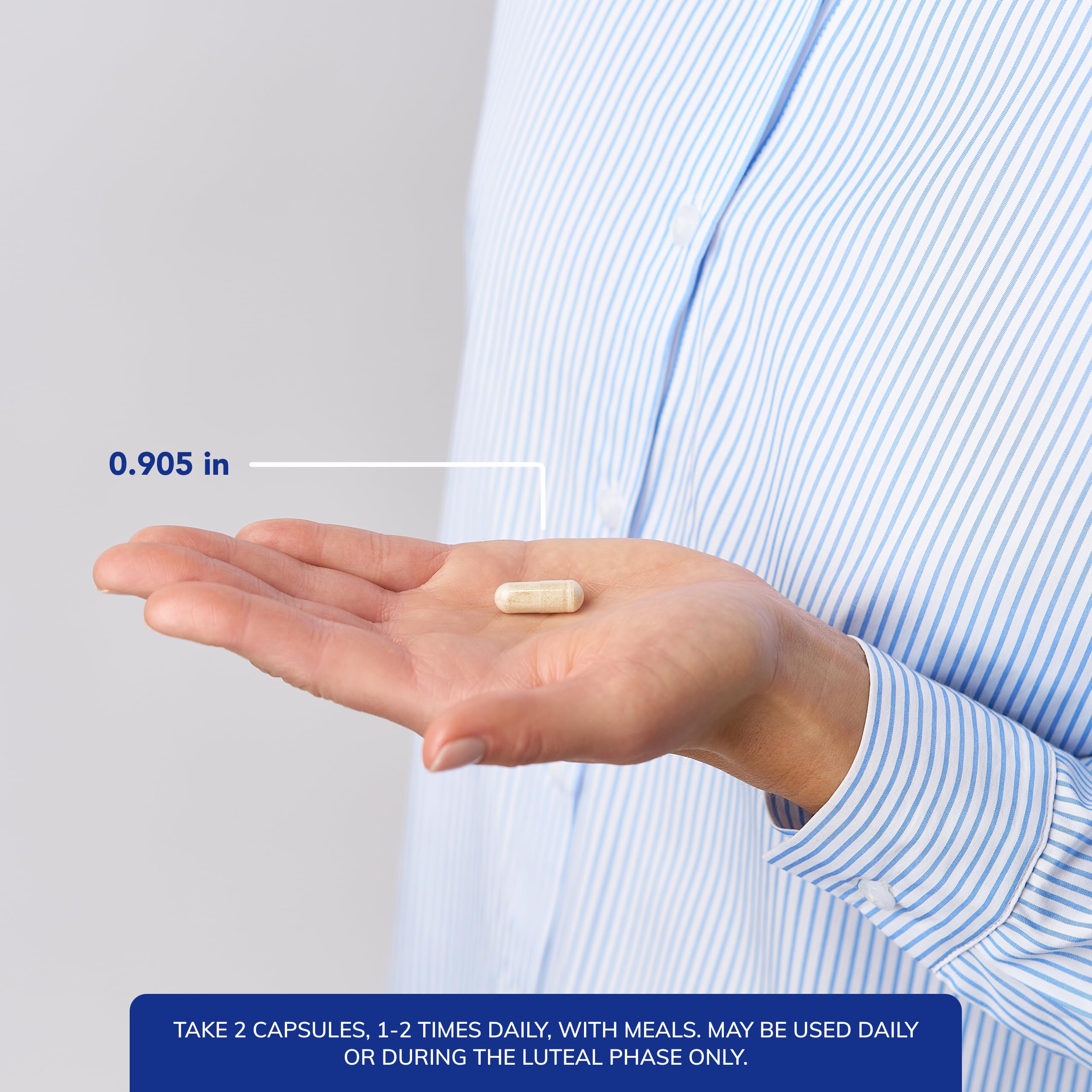 Comparación de tamaño de Pure Encapsulations PMS Essentials junto a una moneda para visualizar escala del frasco y dosis