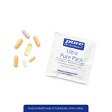 Pure Encapsulations persona sosteniendo sobre, beneficio portabilidad y uso sencillo