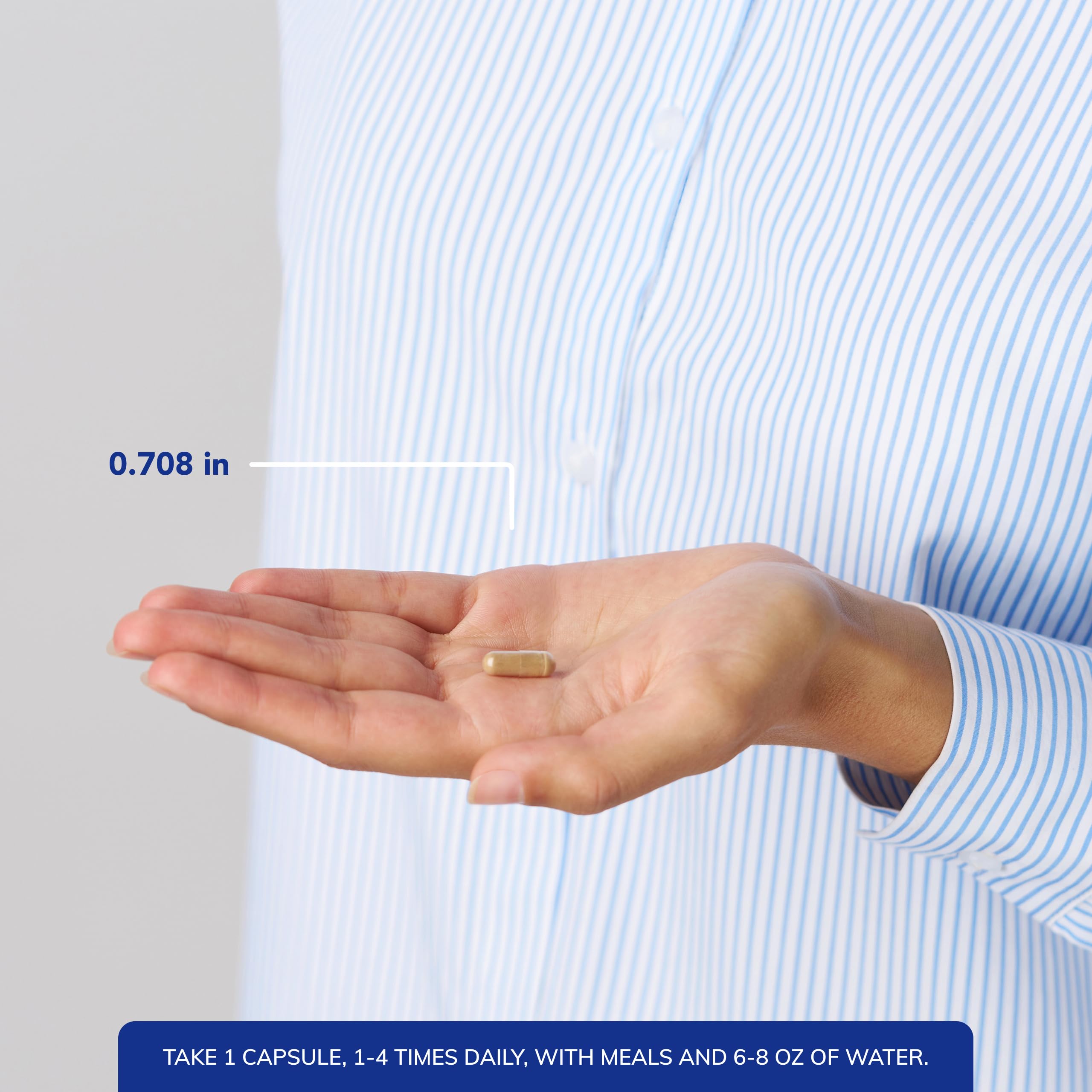 Pure Encapsulations producto en mano para comparar tamaño y escala de las cápsulas
