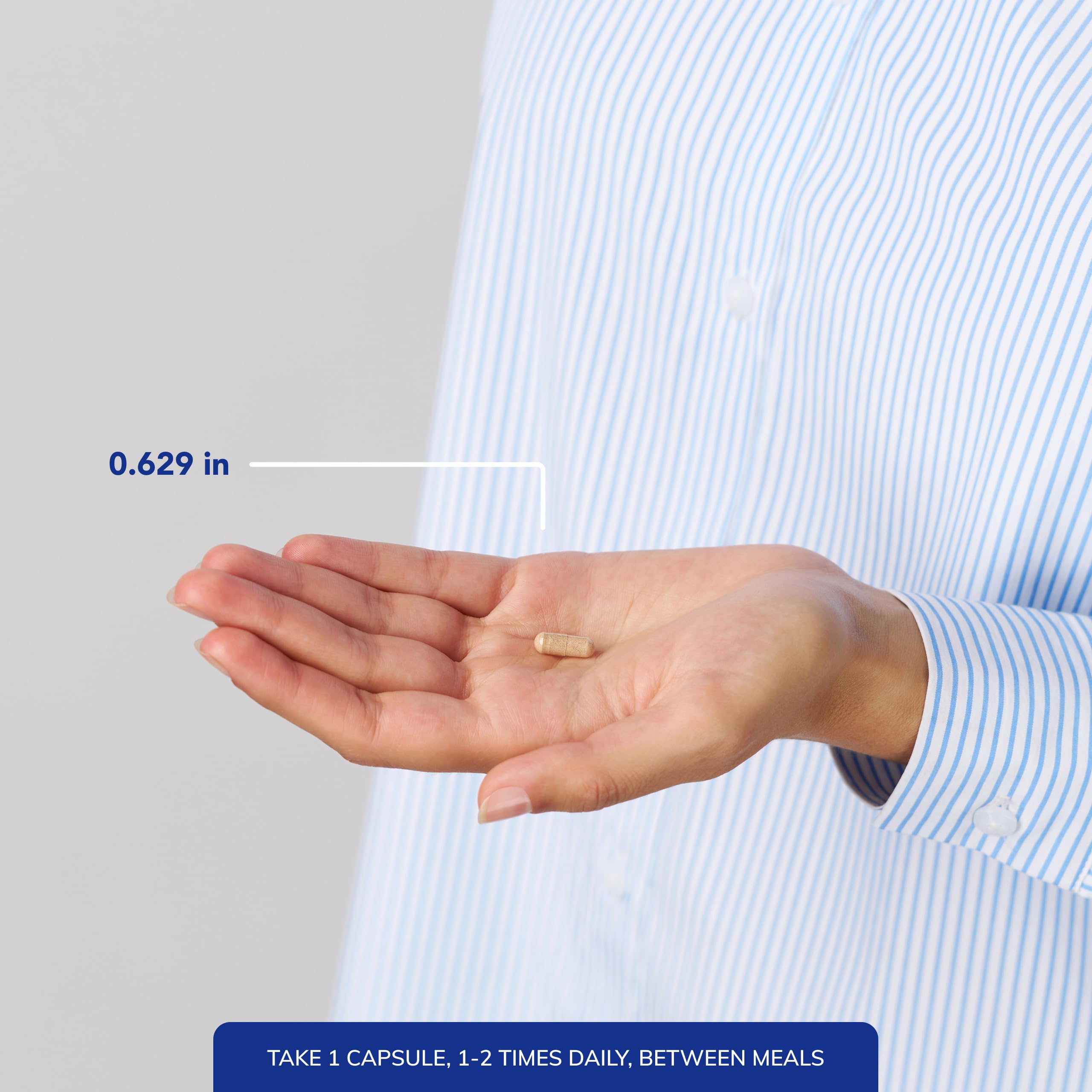 Pure Encapsulations frasco en mano para comparar escala y facilidad de transporte