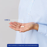 Pure Encapsulations cápsula en mano para comparar tamaño y conveniencia