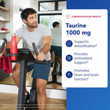 Pure Encapsulations cápsulas en la mano mostrando tamaño fácil de tragar y conveniencia