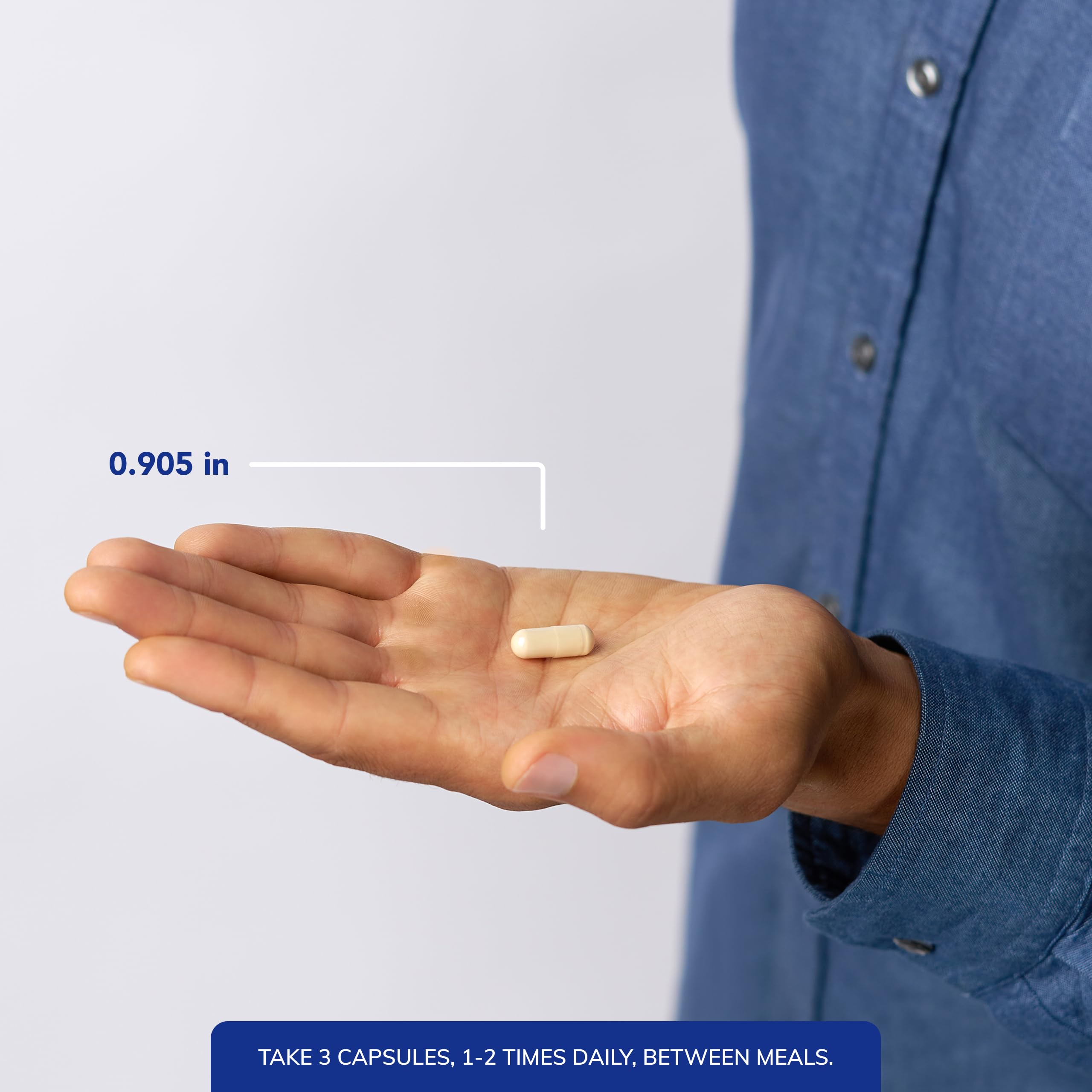 Pure Encapsulations cápsula en mano para comparar tamaño y dosificación
