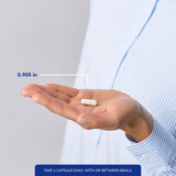Pure Encapsulations UltraMag en mano para comparar tamaño y cantidad de cápsulas