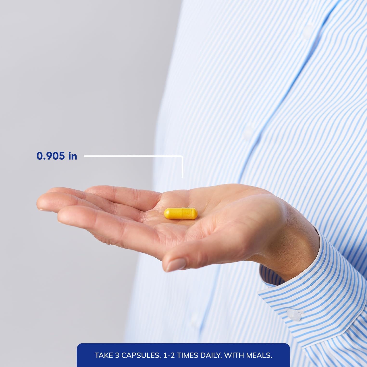 Pure Encapsulations cápsula en mano para apreciar tamaño y acabado
