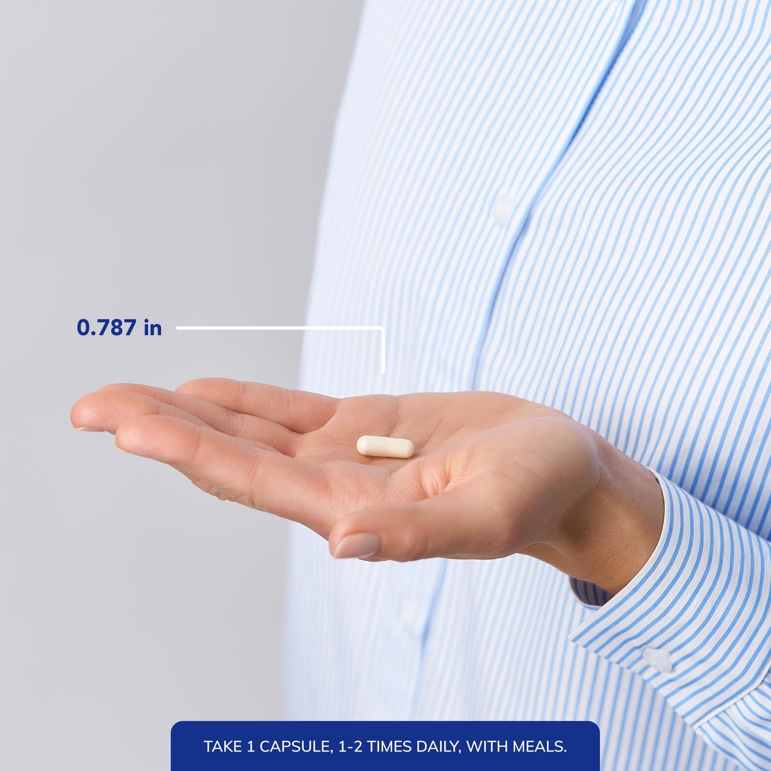 Pure Encapsulations cápsula junto a un vaso de agua sugiriendo facilidad de uso