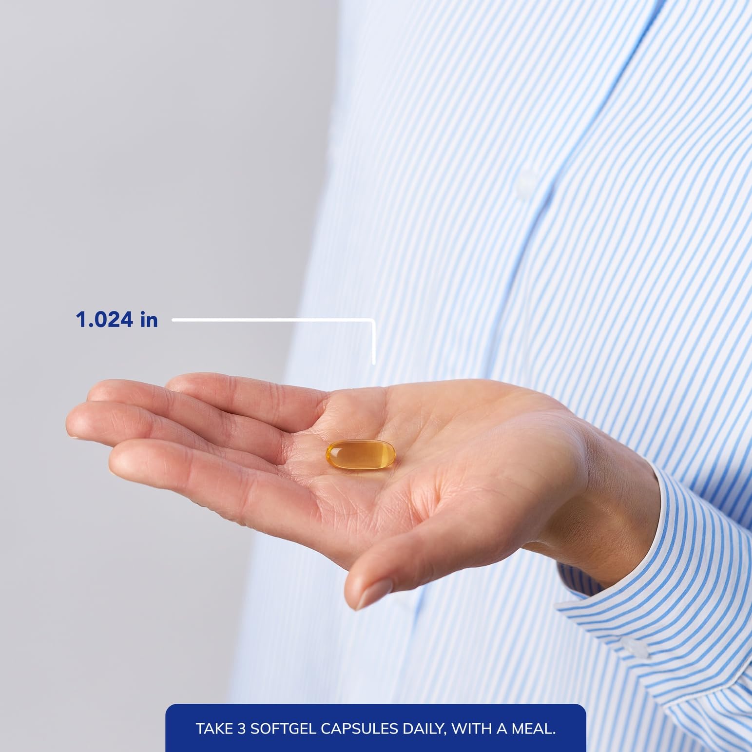 Pure Encapsulations cápsulas en mano muestra tamaño real y dosificación