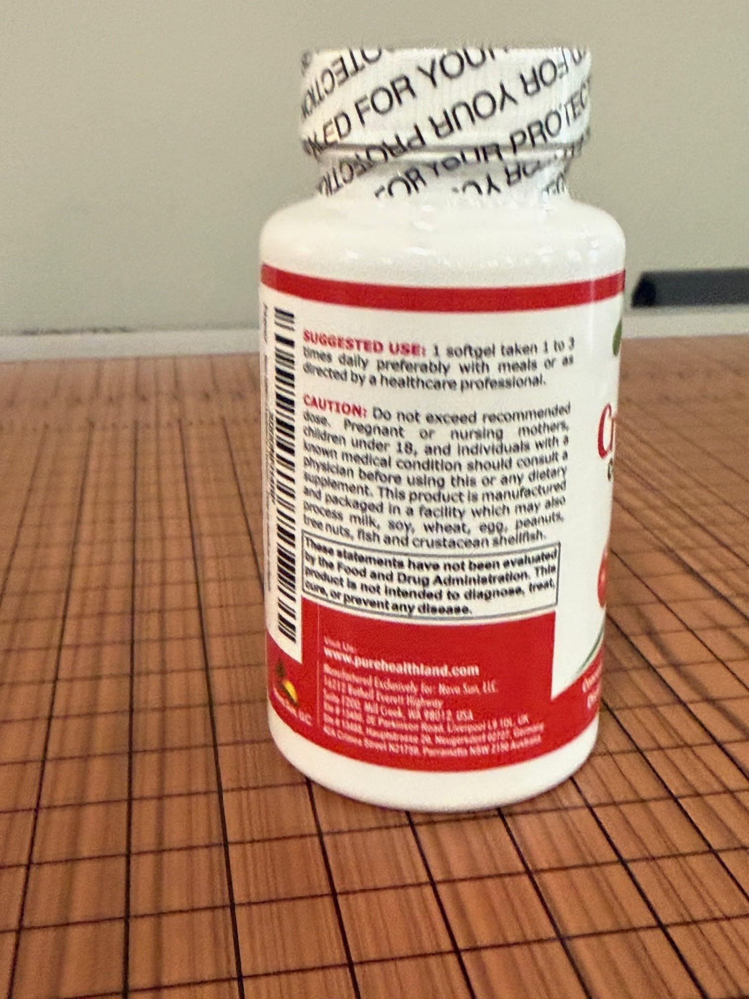 Pure Healthland envase abierto con softgels listos para consumo inmediato