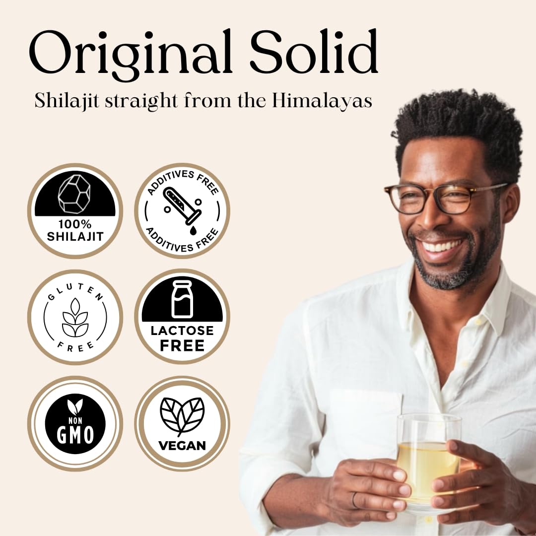 Pure Himalayan Shilajit disuelto en taza con agua tibia para preparación fácil