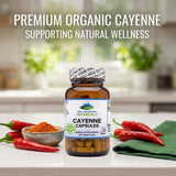 Pure Mountain Botanicals cápsula en mano para comparar tamaño
