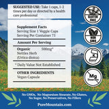 Pure Mountain Botanicals mano sosteniendo cápsula vegetal lista para tomar