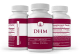 Persona sosteniendo cápsula DHM PURE ORIGINAL INGREDIENTS para dosificar