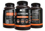 PURE ORIGINAL INGREDIENTS persona sosteniendo cápsula para comparar tamaño y dosis