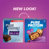 Pure Protein textura cercana mostrando chispas de chocolate y aspecto masticable