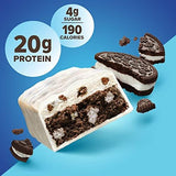 Pure Protein primer plano de textura con trozos crujientes y crema visible