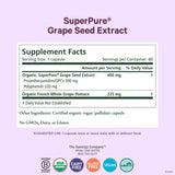 Pure Synergy cápsula en primer plano que destaca textura y pureza