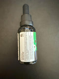Pure Wellness hojas de menta cerca del producto destacando sabor refrescante
