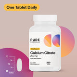 PureFormulas tableta junto a moneda para comparación de tamaño, beneficio dosificación clara