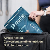 PURIST persona mezclando batido en gimnasio para recuperación rápida
