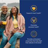 Puritan's Pride cápsulas en la mano para comparar escala y conveniencia de uso diario