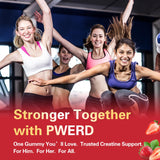 PWERD mujer entrenando y disfrutando gominolas para recuperación
