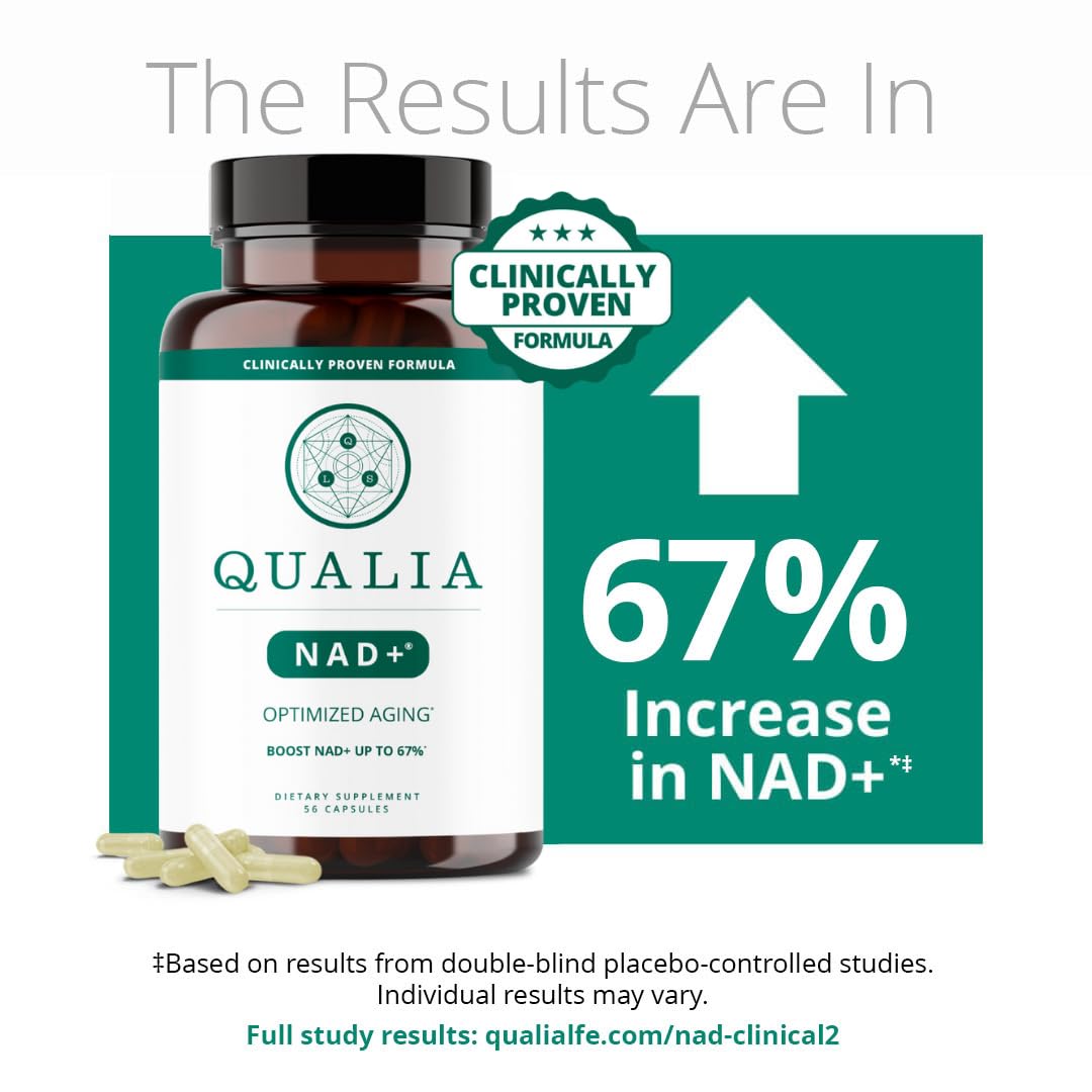 Escena de estilo de vida con Qualia NAD+ en la mesa para rutina matutina energética