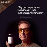 Qualia Life Sciences botella en mano para comparar tamaño y porción