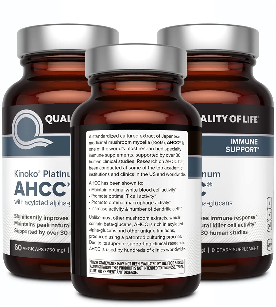 Quality of Life cápsula AHCC en mano para comparar tamaño y dosificación práctica