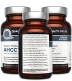 Quality of Life cápsula AHCC en mano para comparar tamaño y dosificación práctica