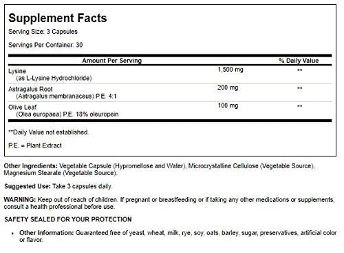 Quantum Super Immune Plus Lysine cápsula vegetal en primer plano, muestra textura y facilidad de ingesta