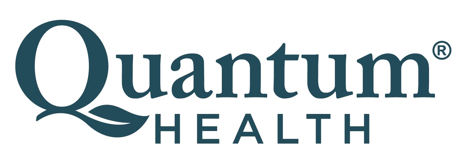 Quantum Super Lysine tabletas en mano para comparar tamaño y dosis práctica