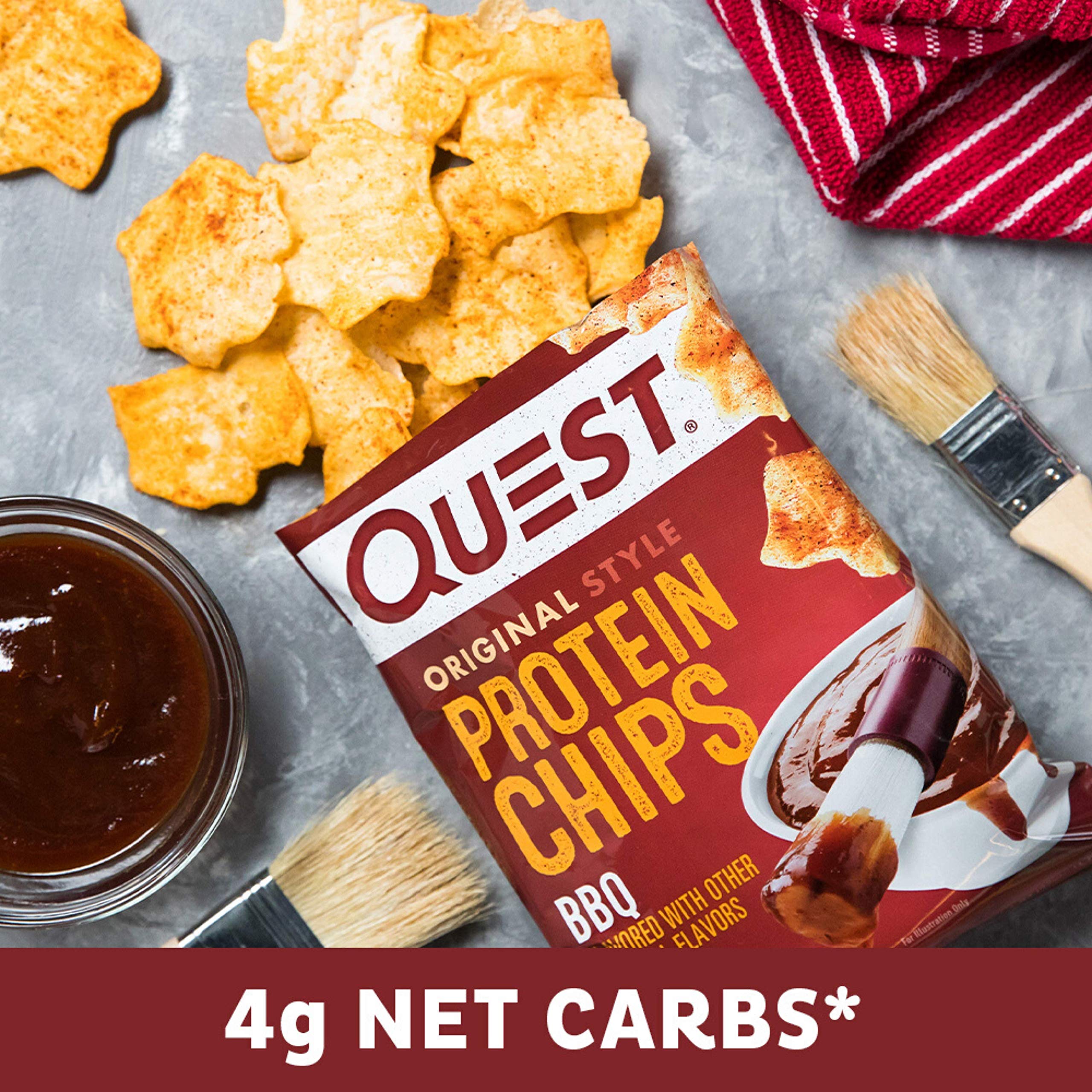 Quest chips en mano listo para comer, aporte de proteína conveniente