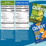Quest chip en mano para comparación de tamaño y facilidad para llevar