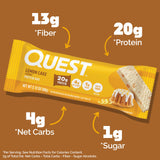 Quest Lemon Cake primer plano de textura con trozos de galleta y glaseado