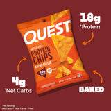 Quest primer plano de textura crujiente mostrando queso cheddar y aporte proteico