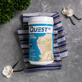 Quest etiqueta nutricional enfocada mostrando macros clave y beneficios bajos en azúcar