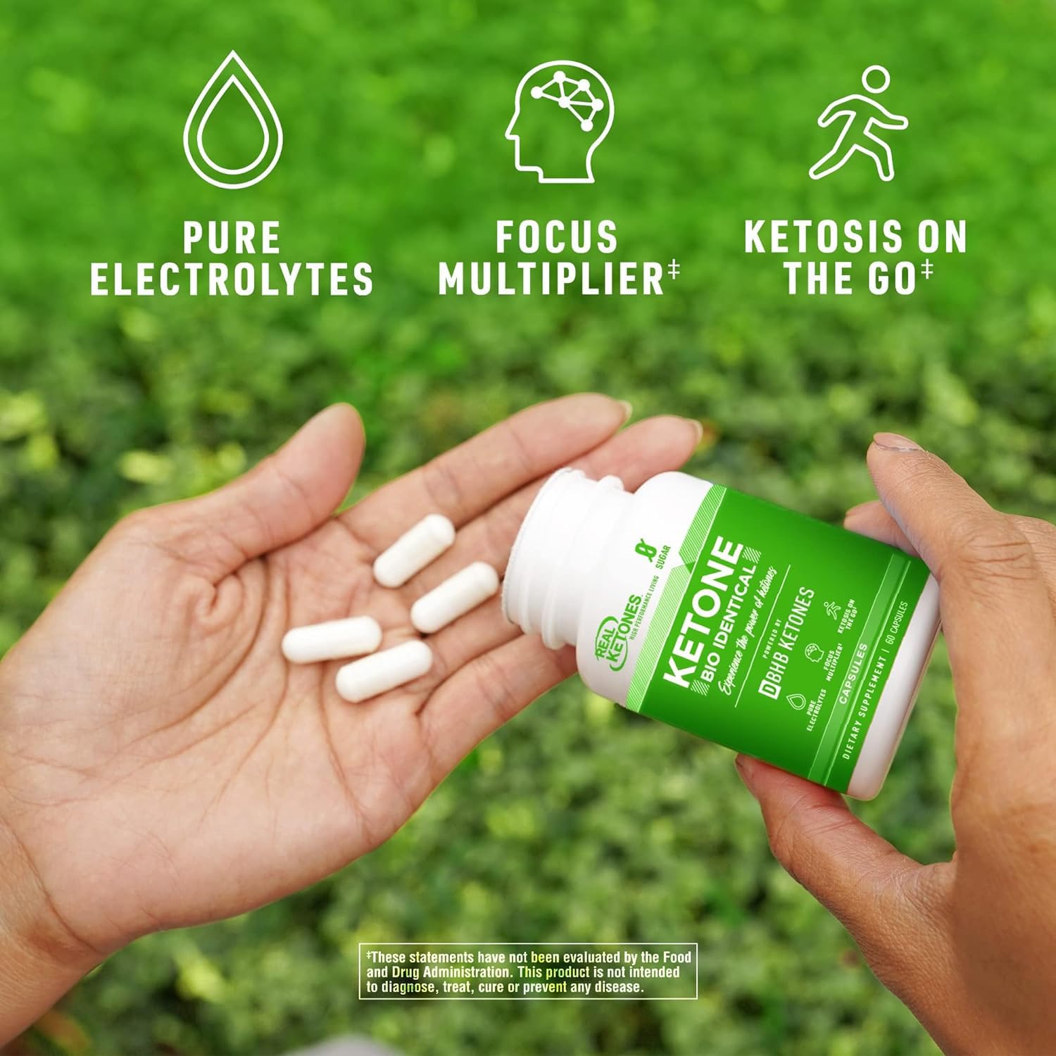 Real Ketones cápsula en mano que muestra tamaño portable y dosificación