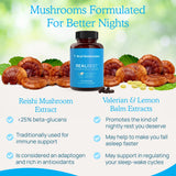Real Mushrooms comparación de tamaño de cápsulas RealRest con mano