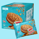 REDEFINE pastelito en mano para comparar tamaño y porción portátil