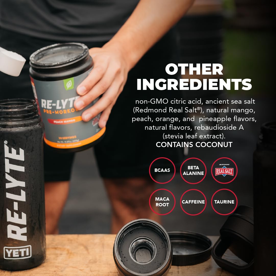 Vaso con bebida Re-Lyte Peach Mango listo para entrenar, Redmond ofrece hidratación sabrosa
