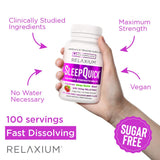 Frasco Relaxium abierto con tabletas berry para almacenamiento seguro