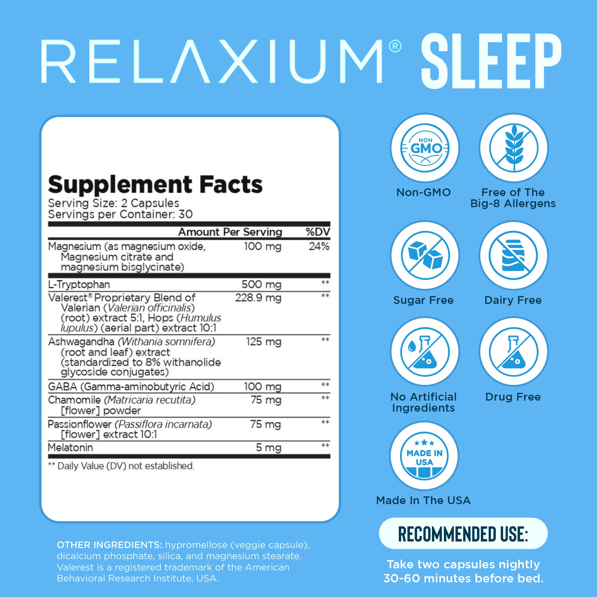 Persona tomando Relaxium antes de dormir para mejorar conciliación del sueño
