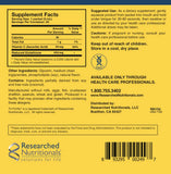 Researched Nutritionals sobre en mano para comparar tamaño y portabilidad