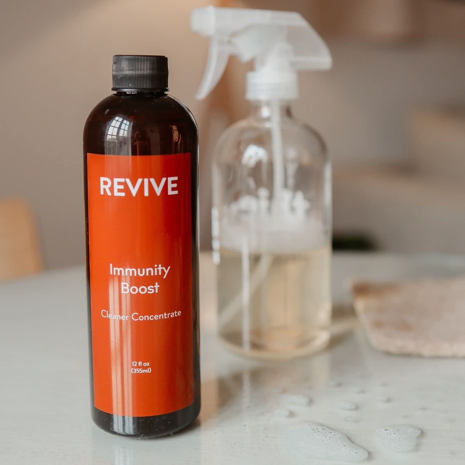 REVIVEEO en cocina limpia transmitiendo aroma natural y frescura