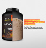 Revolution Nutrition polvo junto a cacahuetes y chocolate para sugerir sabor