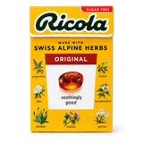 Ricola envase abierto con pastillas visibles, accesibilidad para consumir